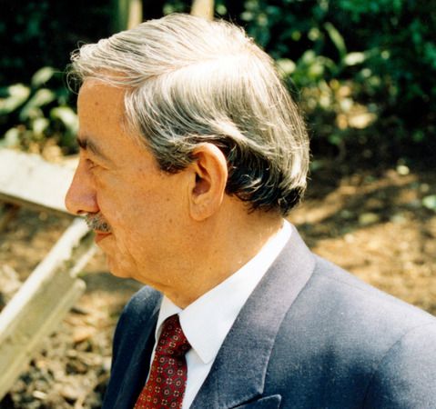 Fotoğraflarla Merhum Sani Konukoğlu. Sani Konukoğlu Kimdir? Sani Konukoğlu'nu Yaşam Hikayesi. 19